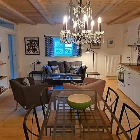 Neu! Im Lueftlmalereck, Hennalahaus Lejlighed Oberammergau