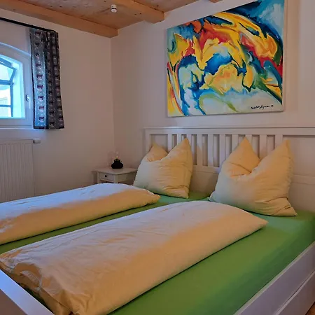 Neu! Im Lueftlmalereck, Hennalahaus