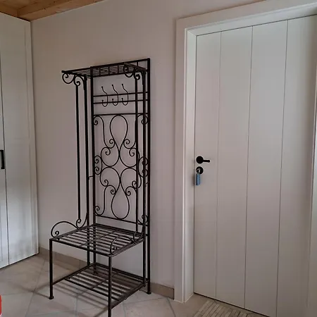 Neu! Im Lueftlmalereck, Hennalahaus