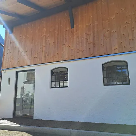 Lejlighed Neu! Im Lueftlmalereck, Hennalahaus