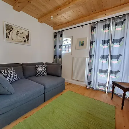 Neu! Im Lueftlmalereck, Hennalahaus *