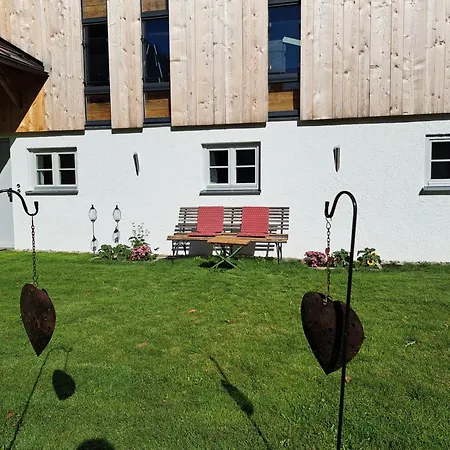 Neu! Im Lueftlmalereck, Hennalahaus