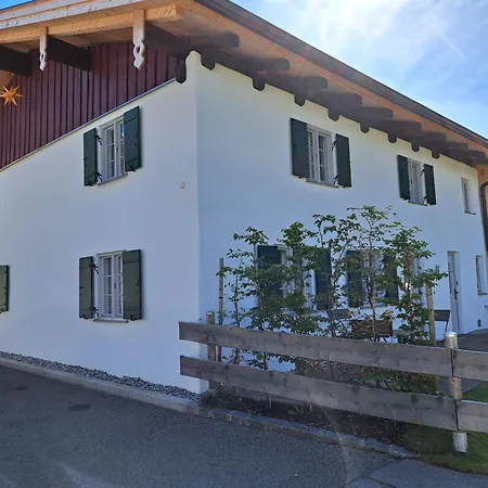 Neu! Im Lueftlmalereck, Hennalahaus Lejlighed Oberammergau