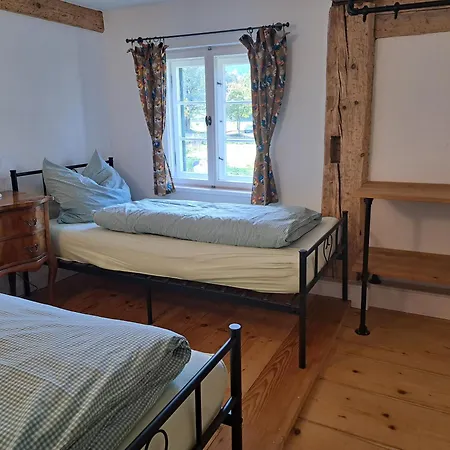 Neu! Im Lueftlmalereck, Hennalahaus Lejlighed