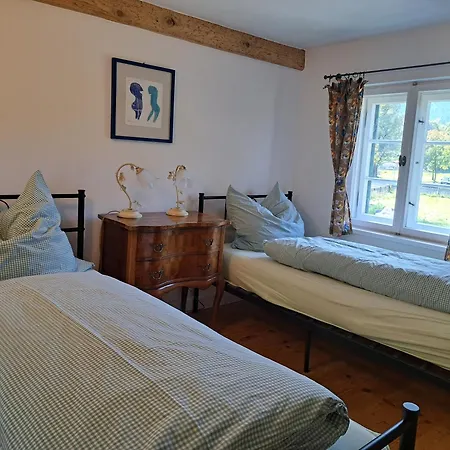 Neu! Im Lueftlmalereck, Hennalahaus