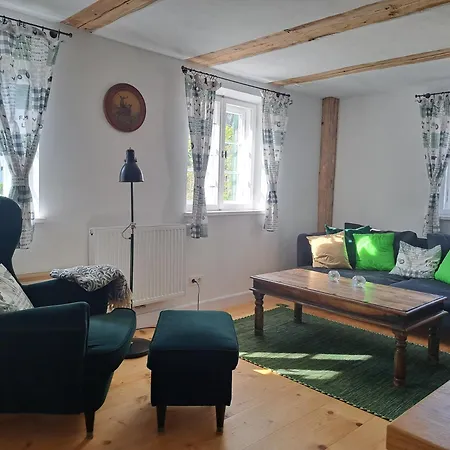 Neu! Im Lueftlmalereck, Hennalahaus