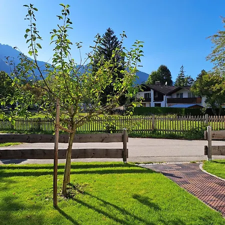 Neu! Im Lueftlmalereck, Hennalahaus