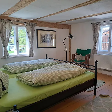 Neu! Im Lueftlmalereck, Hennalahaus