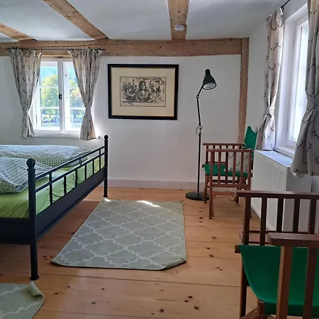 Neu! Im Lueftlmalereck, Hennalahaus