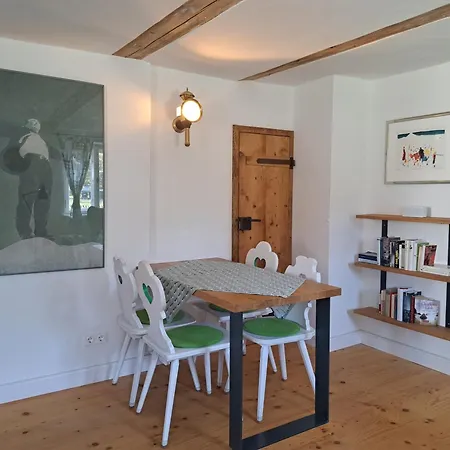 Apartment Neu! Im Lueftlmalereck, Hennalahaus
