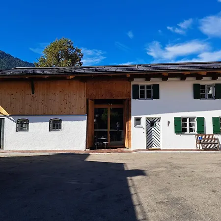 Neu! Im Lueftlmalereck, Hennalahaus