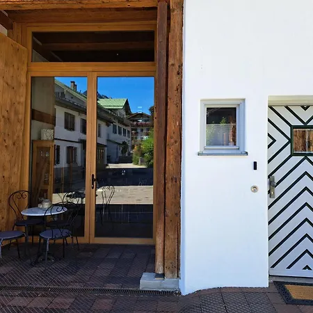 Neu! Im Lueftlmalereck, Hennalahaus Lejlighed Oberammergau