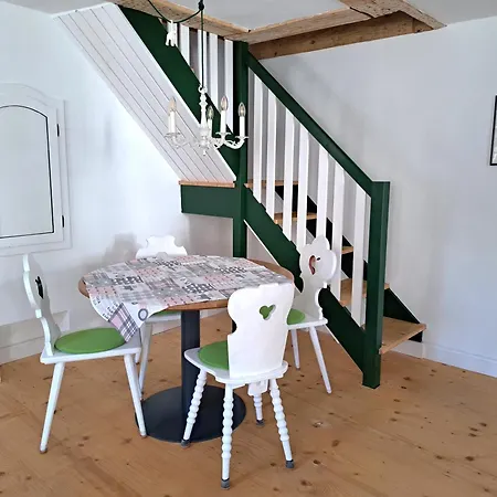 Neu! Im Lueftlmalereck, Hennalahaus