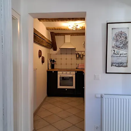 Neu! Im Lueftlmalereck, Hennalahaus