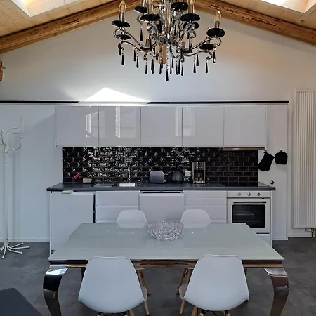 Apartment Neu! Im Lueftlmalereck, Hennalahaus