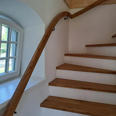 Neu! Im Lueftlmalereck, Hennalahaus Apartment