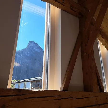 Neu! Im Lueftlmalereck, Hennalahaus Lejlighed