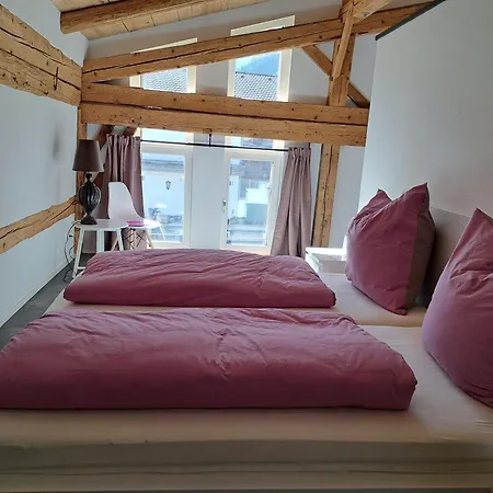 Neu! Im Lueftlmalereck, Hennalahaus