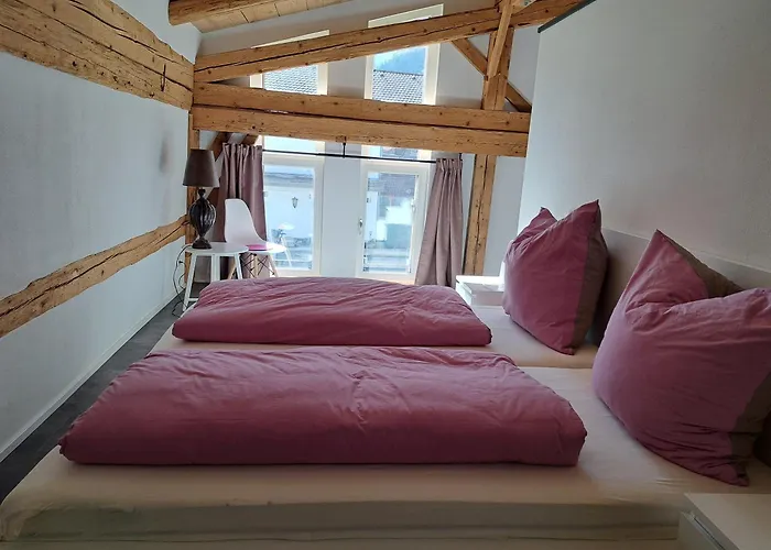Neu! Im Lueftlmalereck, Hennalahaus